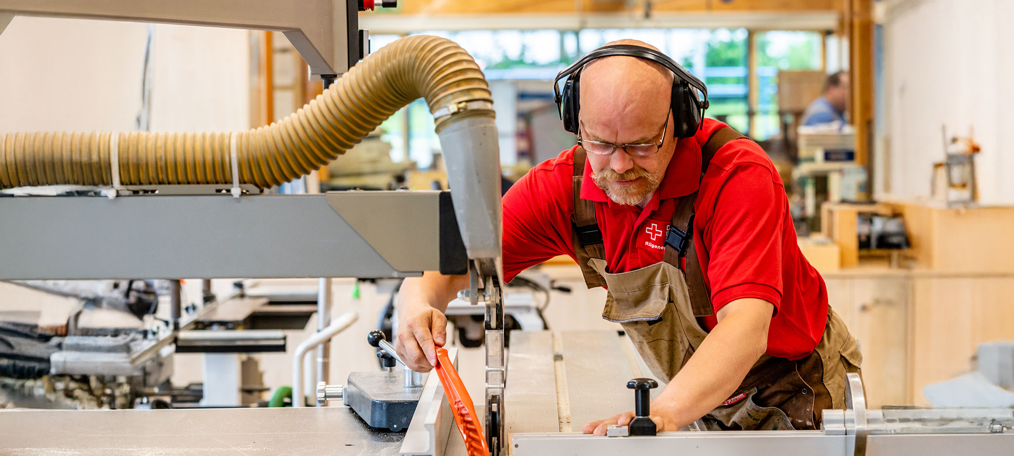 DRK-Werkstatt für behinderte Menschen, WfbM, geistig behinderten Menschen, Menschen mit psychischen Handicaps, mehrfach behinderten Menschen, Teilhabe, Förderung, Berufsbildung, Tischlerei, Arbeitsbereich, Foto: Philipp Köhler/pkpro