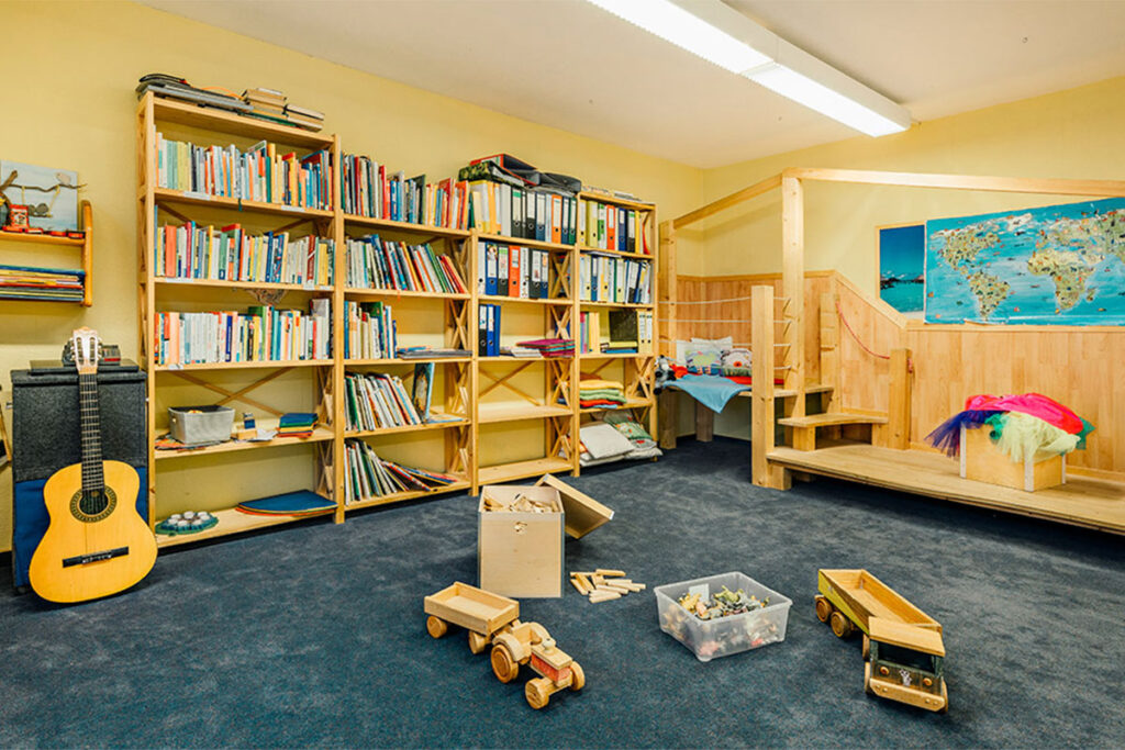 Im Gruppenraum der DRK-Kindertageseinrichtung "Hasenbande" in Dreschvitz haben die Kinder verschiedene Möglichkeiten sich kreativ auszuleben und zu lernen.