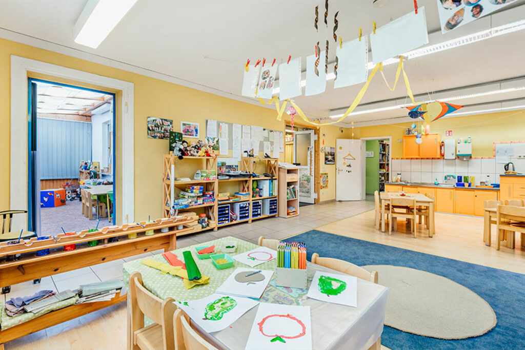 Im Gruppenraum der DRK-Kindertageseinrichtung "Hasenbande" in Dreschvitz haben die Kinder verschiedene Möglichkeiten sich kreativ auszuleben und zu lernen.