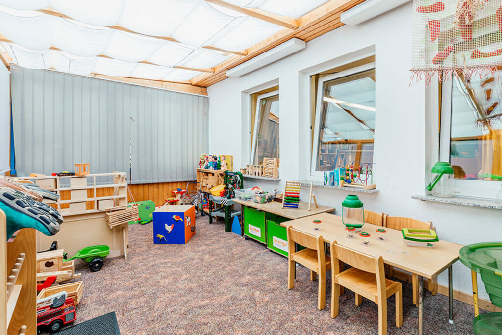 Im Gruppenraum der DRK-Kindertageseinrichtung "Hasenbande" in Dreschvitz haben die Kinder verschiedene Möglichkeiten sich kreativ auszuleben und zu lernen.