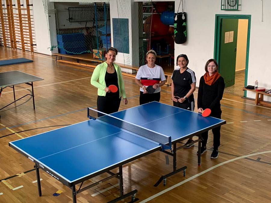Lehrer und Erzieher der DRK „Rügenwind“-Schule fördern mit Tischtennis und Badminton ihre Gesundheit und den Teamgeist im Rahmen des betrieblichen Gesundheitsmanagements.