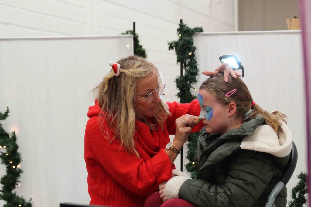 DRK-Weihnachtsmarkt 2024 Kinderschminken
