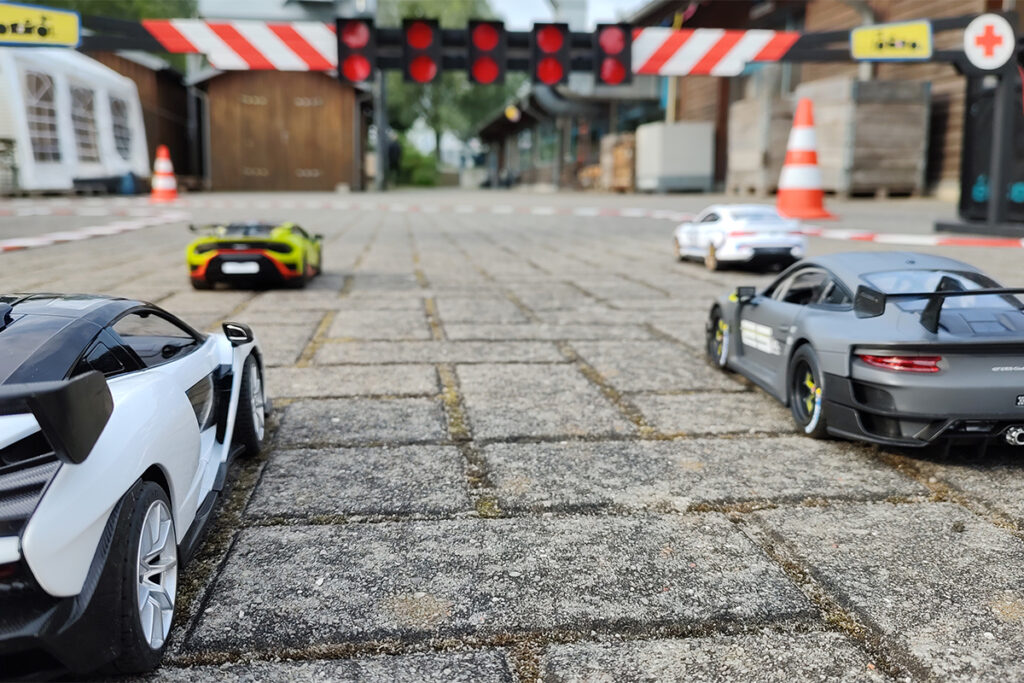 Mini-Rennbahn beim WfbM-Sommerfest