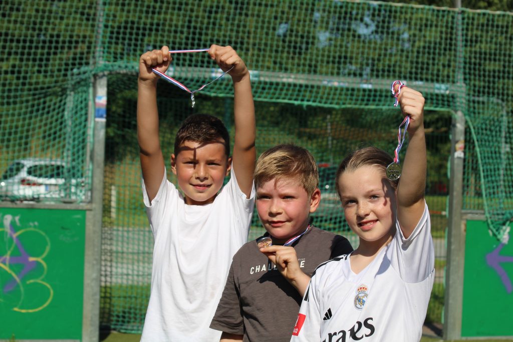 Hortkinder beim Fußballturnier während der Ferienwoche im Hort Garz.